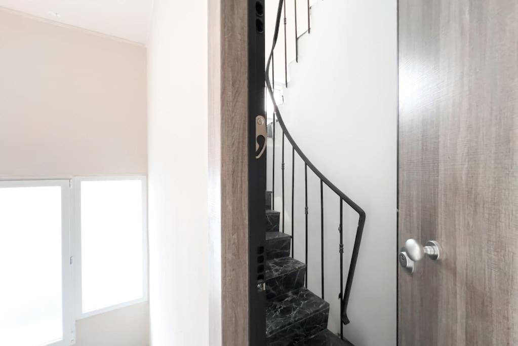 Spacious Penthouse Near Downtown Афіни Екстер'єр фото